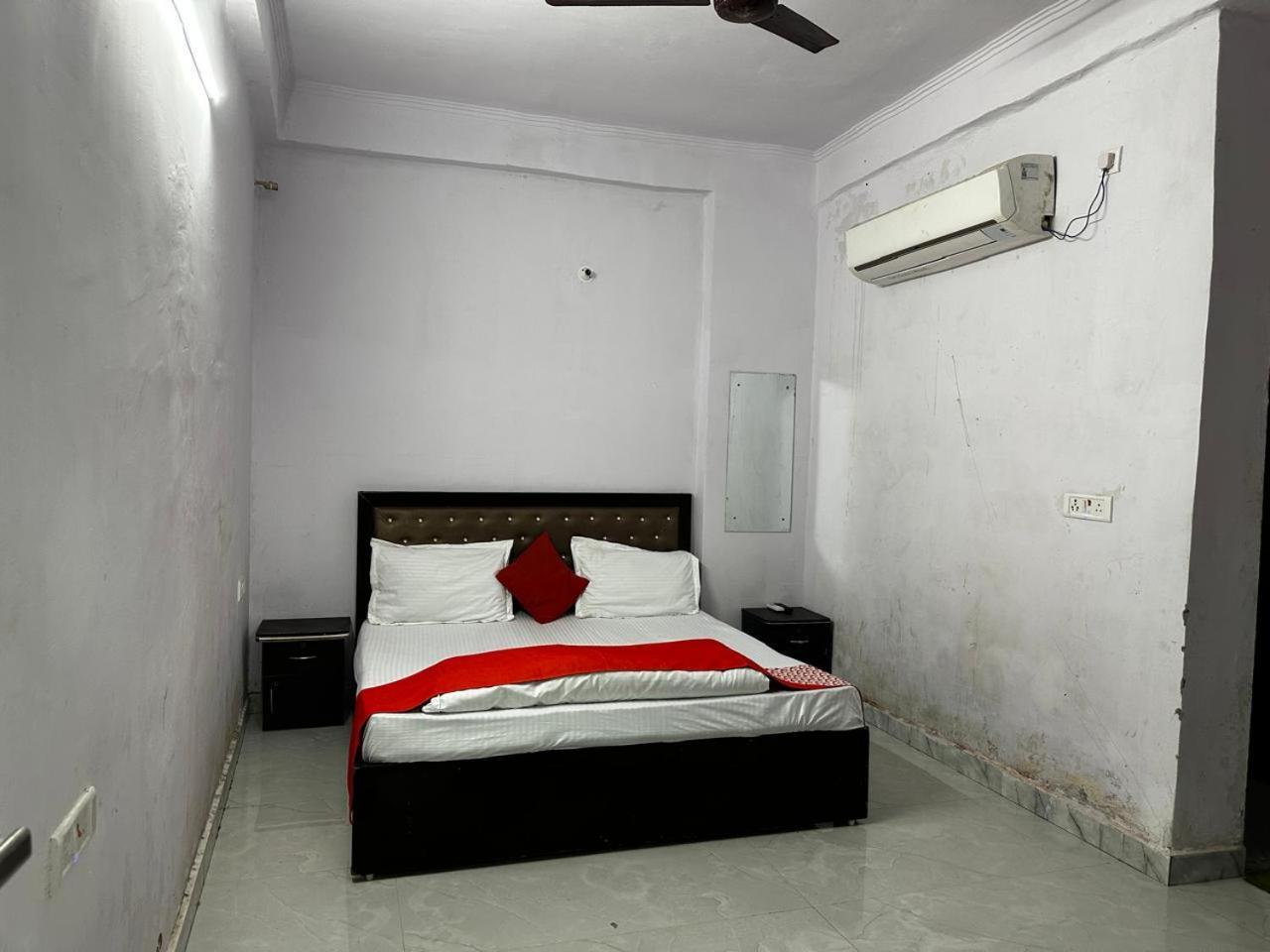 New Signature Village Yeni Delhi Dış mekan fotoğraf