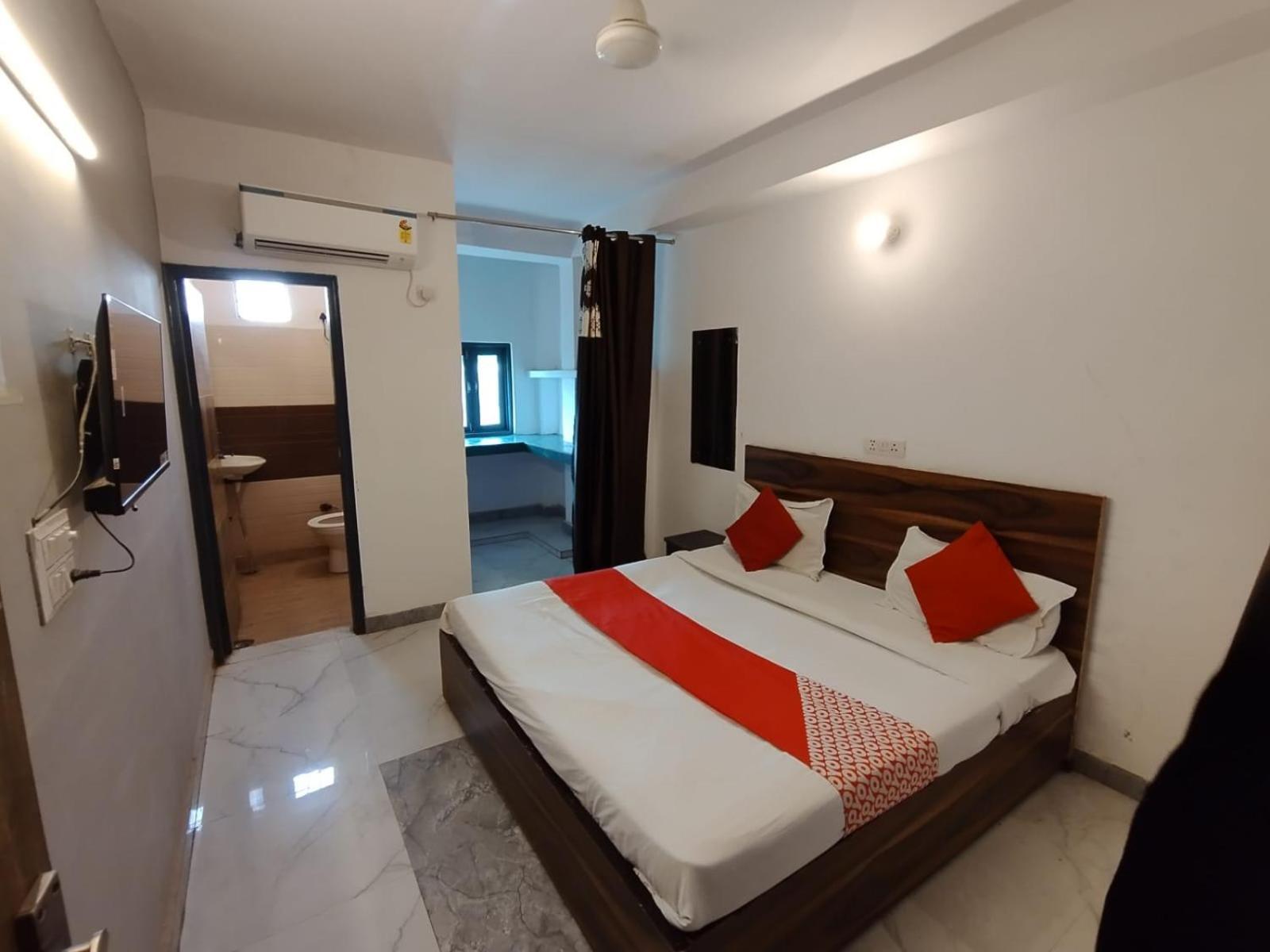 New Signature Village Yeni Delhi Dış mekan fotoğraf