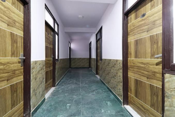 New Signature Village Yeni Delhi Dış mekan fotoğraf