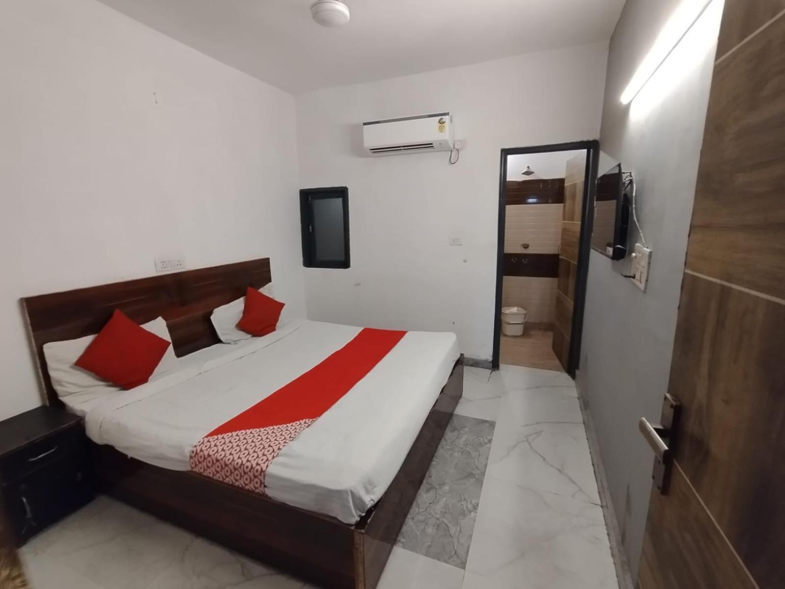 New Signature Village Yeni Delhi Dış mekan fotoğraf